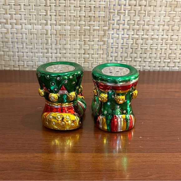 🎄🌟HP🌟VTG 2000s Christmas Elf Shoes Salt & Pepper Shakers by Boston Warehouse - Picture 5 of 8